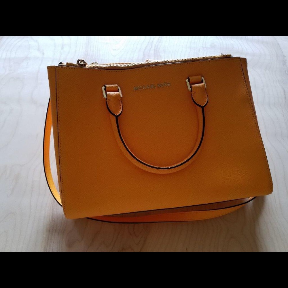 Michael Kors purse